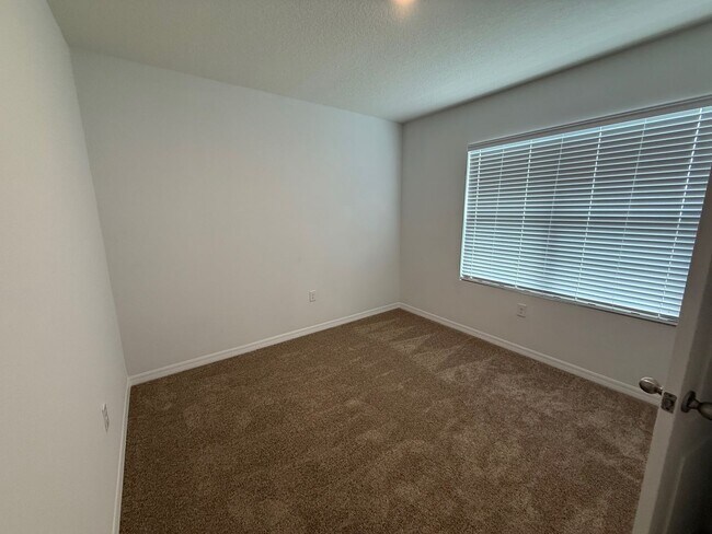 Building Photo - 4/2 Groveland Home