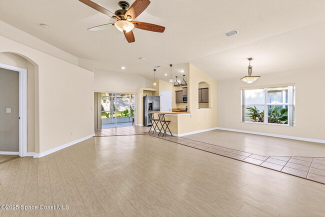 Building Photo - 960 Villa Dr