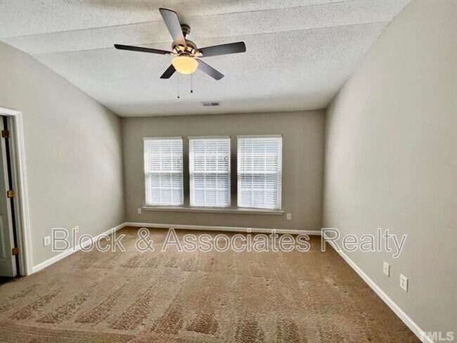 Building Photo - 412 Canyon Lake Cir
