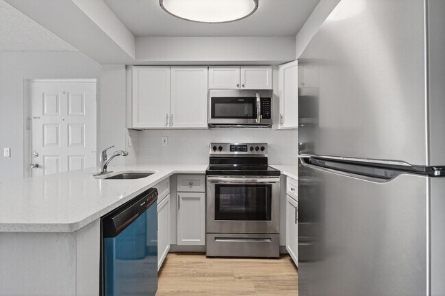 Building Photo - 714 Executive Center Dr