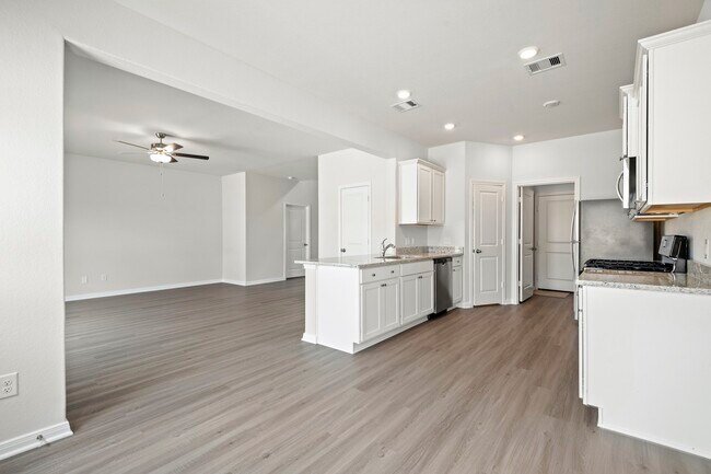 Building Photo - 329 Tejas Trl