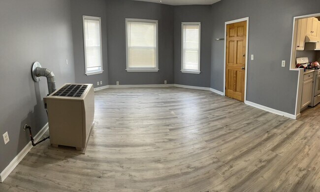 Building Photo - 137 Tecumseh St