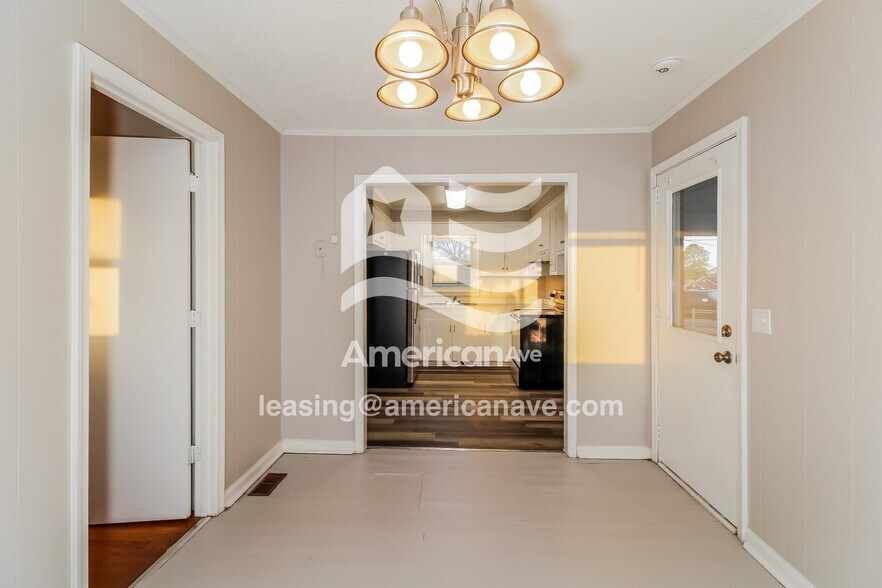 Building Photo - 2425 Hunt Club Rd