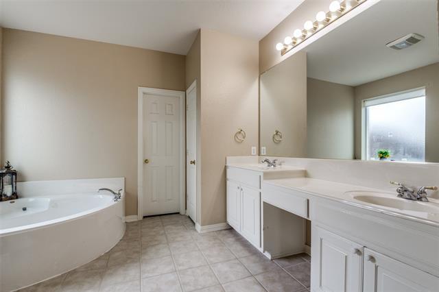 Building Photo - 14823 Blakehill Dr