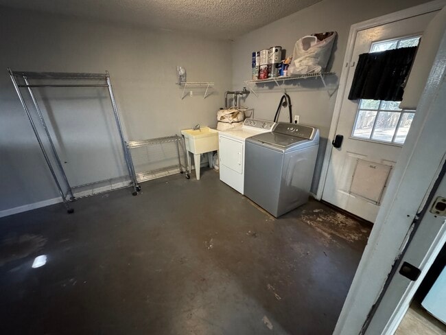 Building Photo - 133 Sterling Dr