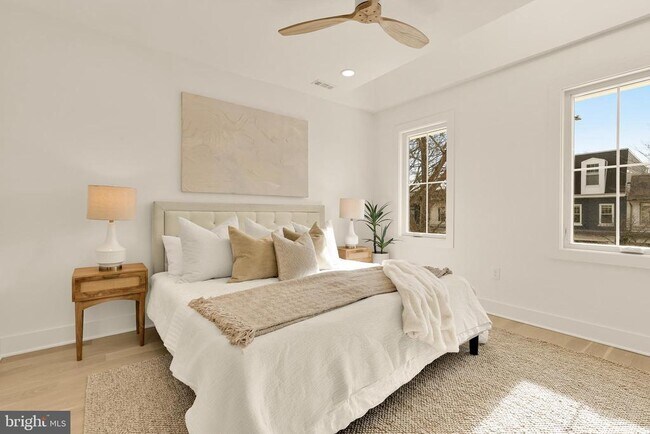 Building Photo - 1706 Bay St SE