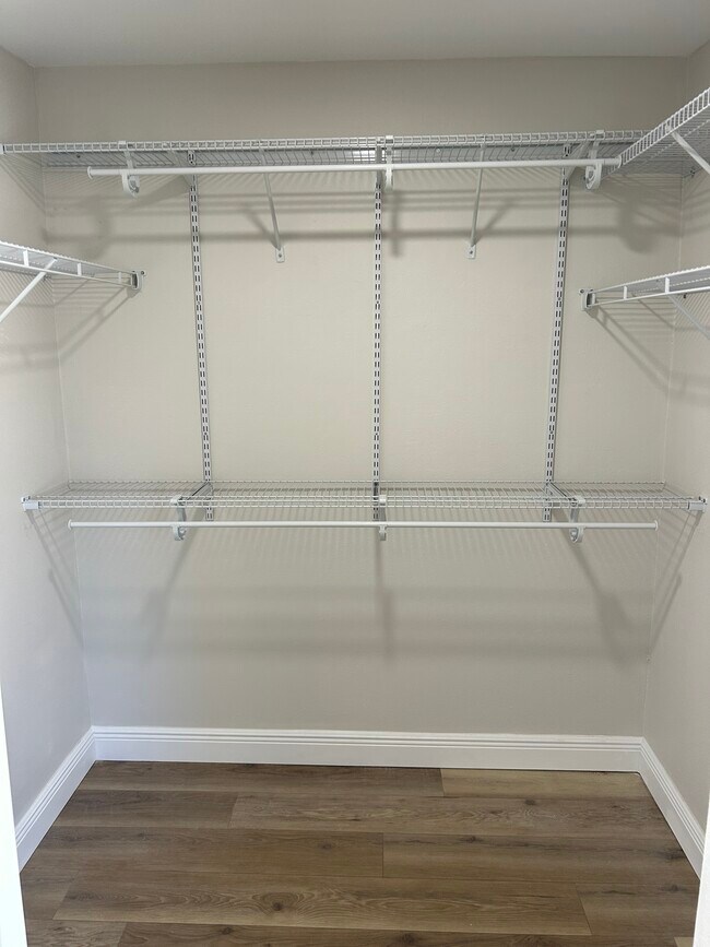 Primary Photo - 3848 N Lake Dr