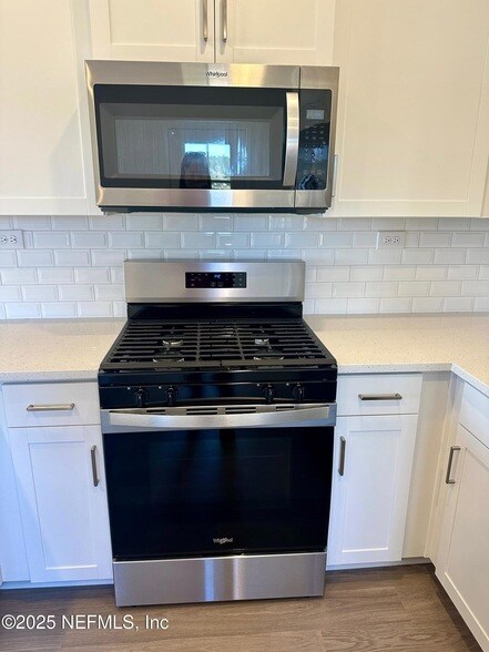 Building Photo - 181 Brandon Lks Dr