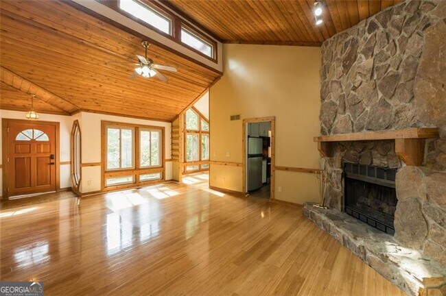 Building Photo - 4535 Kings Crossing Dr NE