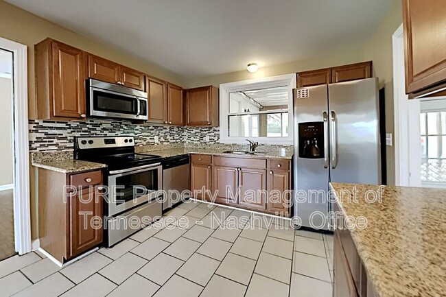 Building Photo - 537 Whispering Hills Dr