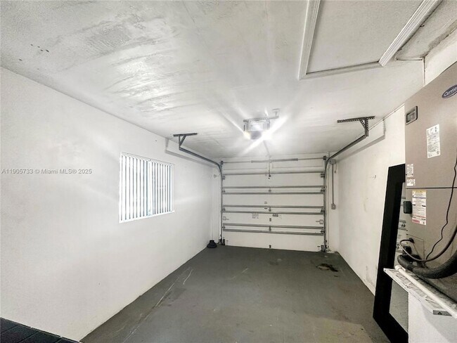 Building Photo - 6001 NW 71st Ave