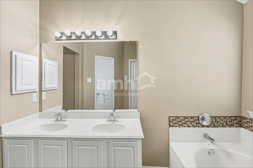 Building Photo - 2729 Lone Ranger Trl