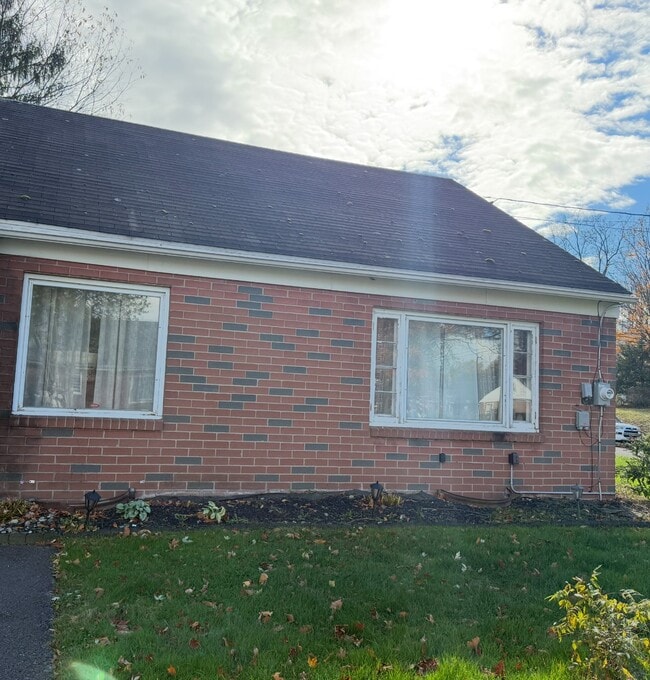 Building Photo - 701 Delano Ave