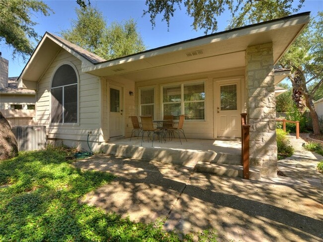 Building Photo - 11 Troon Dr