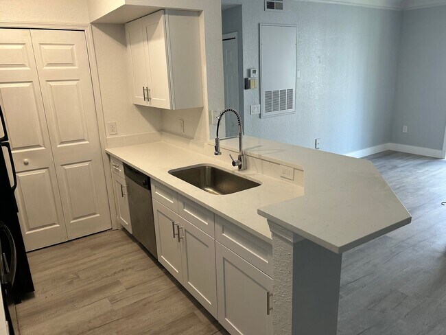 Building Photo - 2 Bed 2 Bath Condo In Plantation Park Near...