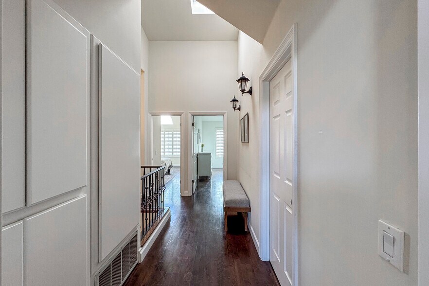 Building Photo - 4505 Carpinteria Ave