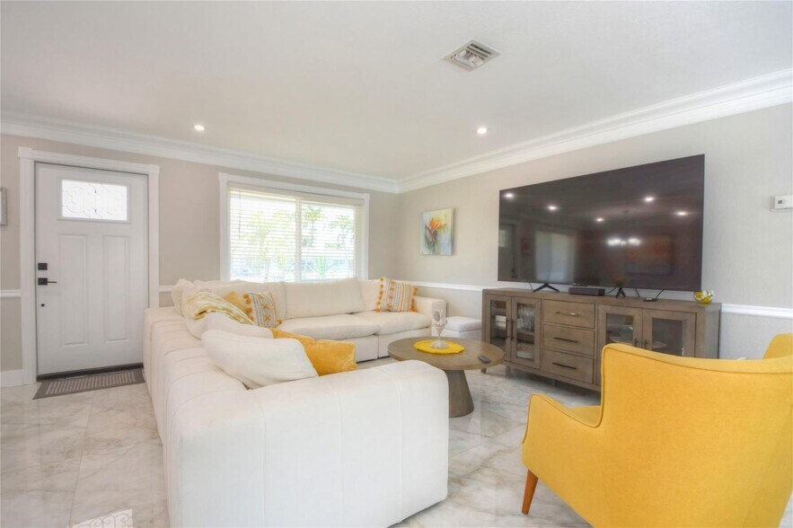 Building Photo - 2228 SE 10th St