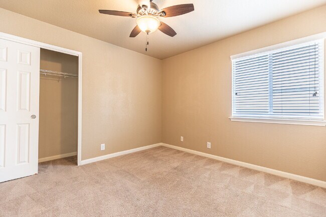 Building Photo - 259 Creekview Way