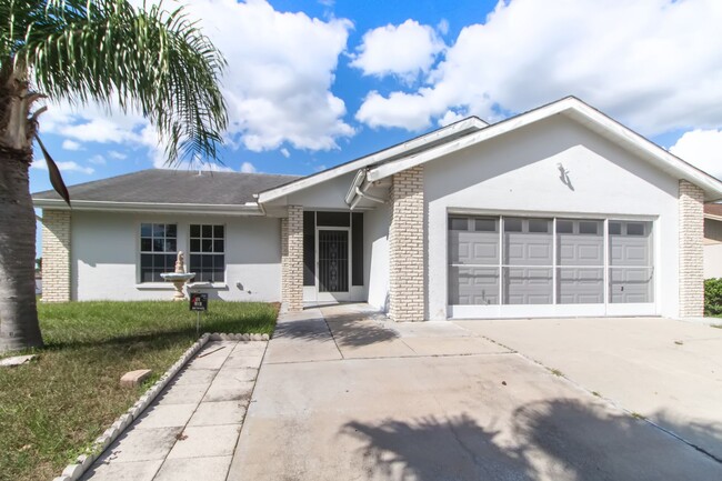 Building Photo - Hudson Pool Home for Lease
