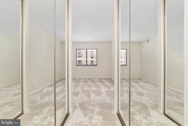 Building Photo - 900 N Stafford St