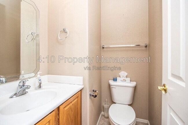 Building Photo - 951 E Bellerive Pl