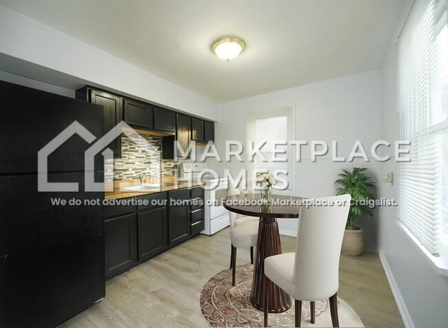 Building Photo - 650 Robert Ave