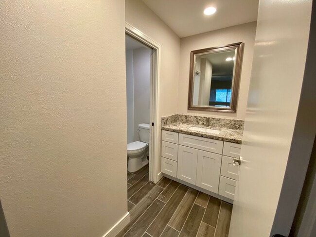 Building Photo - Updated 4 bed, 2 bath home with Dual Cooli...