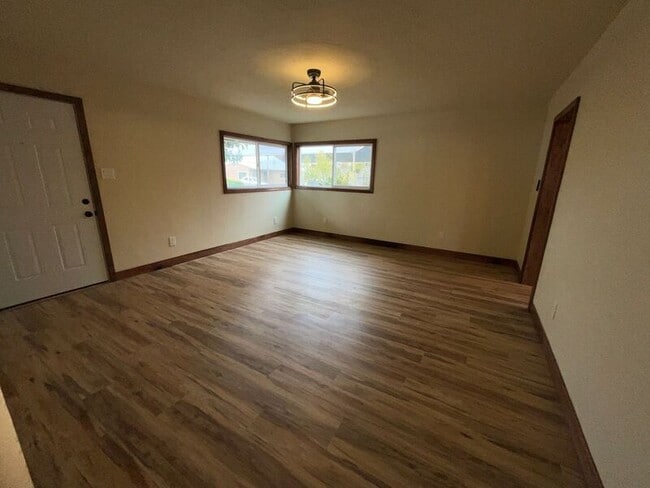 Building Photo - 567 Encinitas Ave