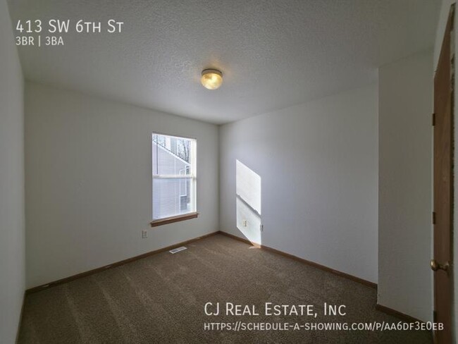 Building Photo - 413 SW 6 St