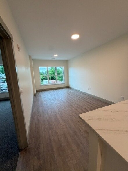 Building Photo - 72 James Way