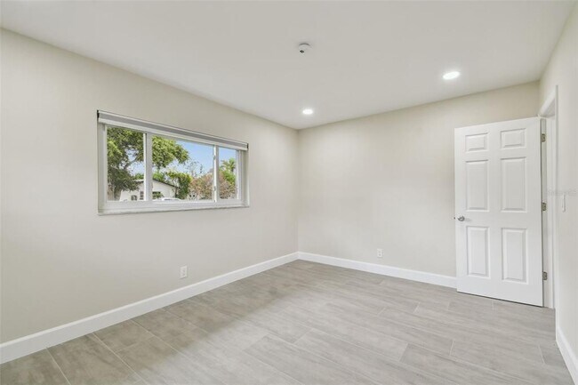 Building Photo - 3938 Versailles Dr
