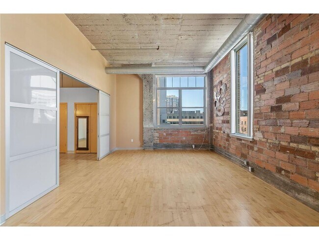 Building Photo - 521 S 7th St