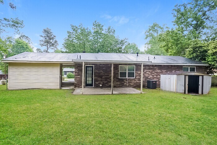 Building Photo - 217 Pineview Dr
