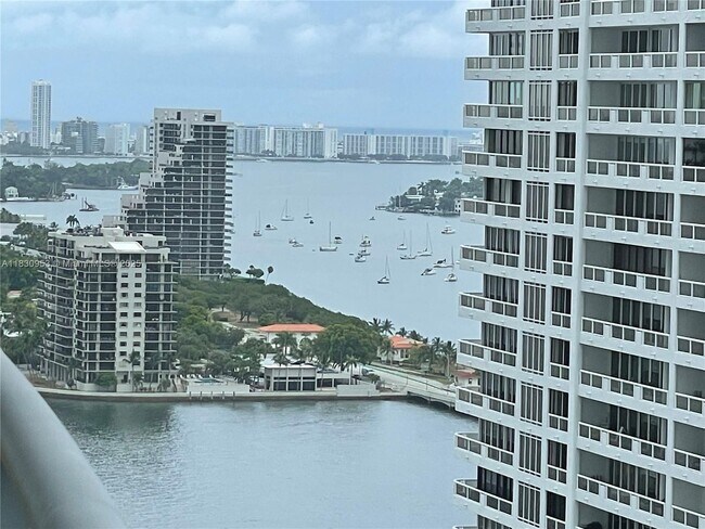 Building Photo - 1750 N Bayshore Dr