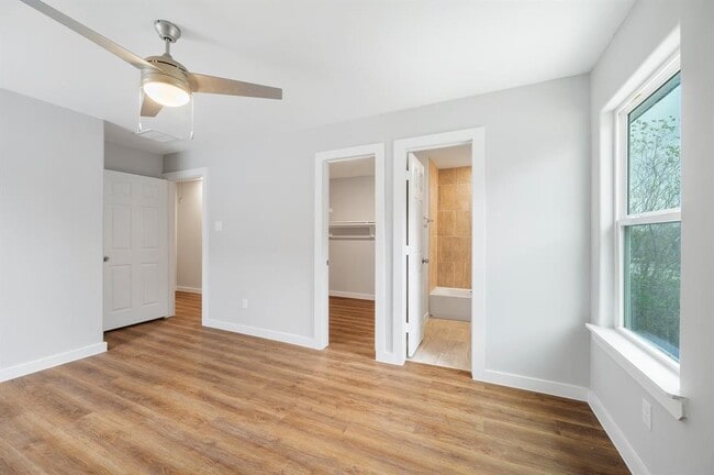 Building Photo - 7804 Crestview Dr