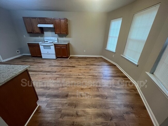 Building Photo - 95 Creek Way