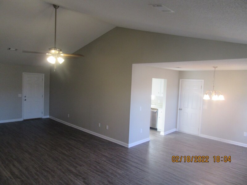 Building Photo - 862 Lyndsi Ln