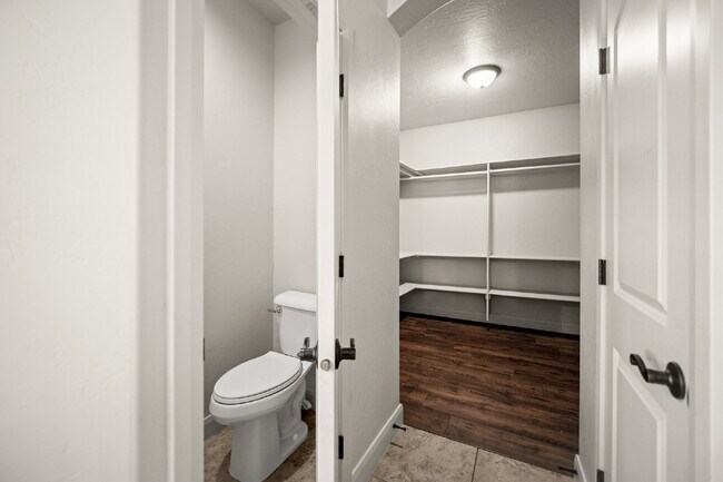 Building Photo - "Spacious 5-Bed Oasis with 3 Baths in Washington, UT – 3,171 Sq Ft of Comfort!"