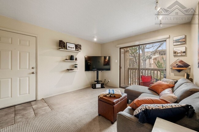 Building Photo - 1 MO. FREE RENT! UNFURNISHED Bright & Stylish Condo at The Reserve