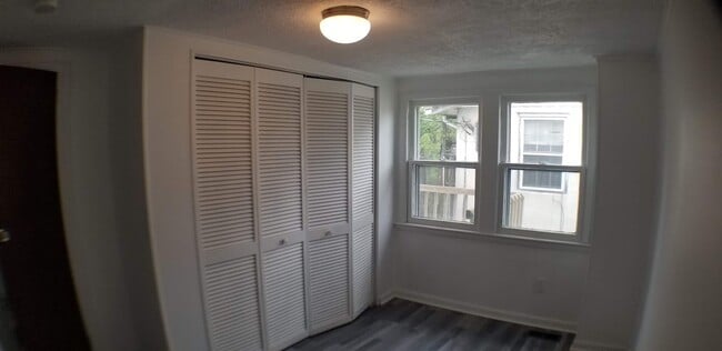 Building Photo - 123 Lilly St