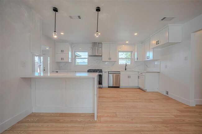 Building Photo - 2214 Nina Lee Ln