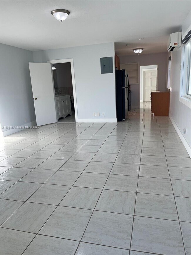 Building Photo - 405 SW 5th St