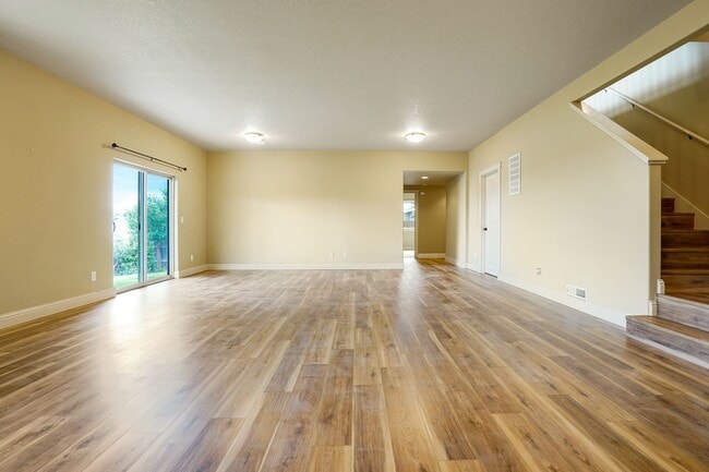 Building Photo - Spacious 4 bed, 3 bath home with sprawling views in West Salem