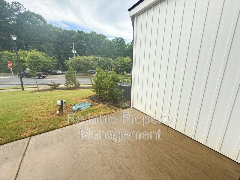 Building Photo - 37 N Laird Dr