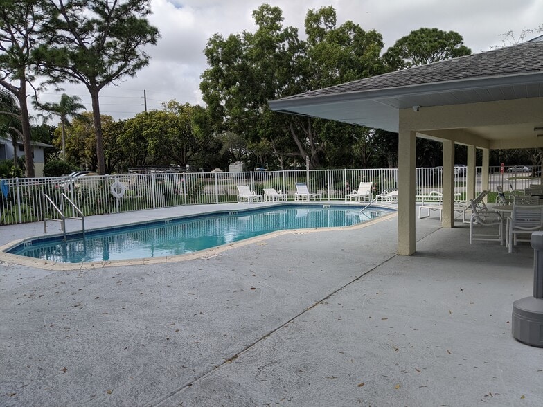 Pool - 6533 SE Federal Hwy
