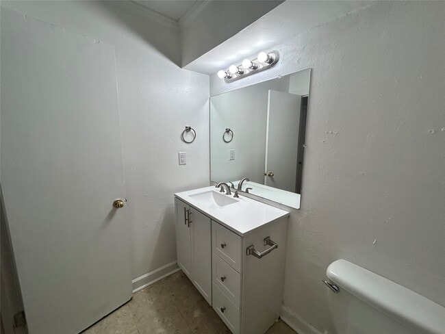 Building Photo - 807 Heights Blvd