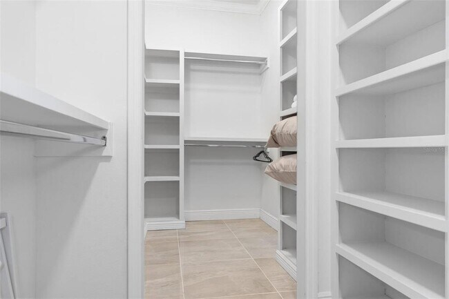 Building Photo - 2832 Rodeo Dr