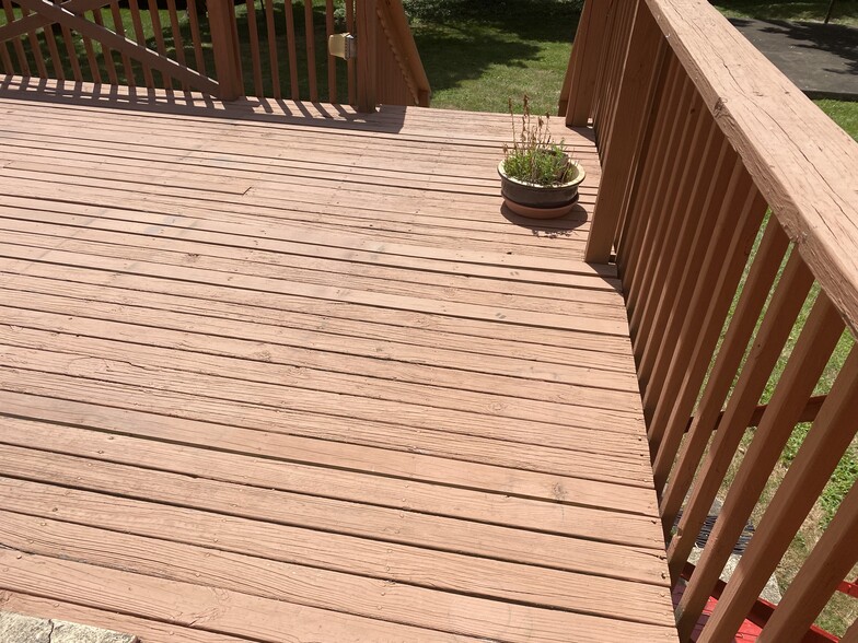 Private rear deck - 7936 Montgomery Ave