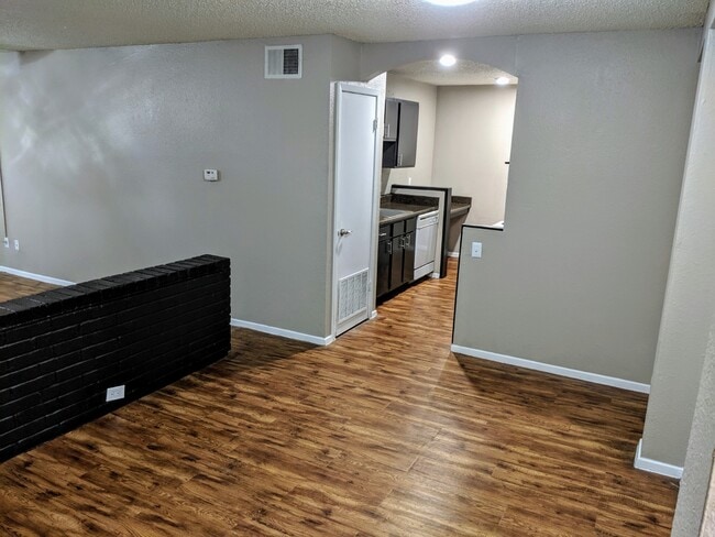 Building Photo - 1517 Summer Stone Dr