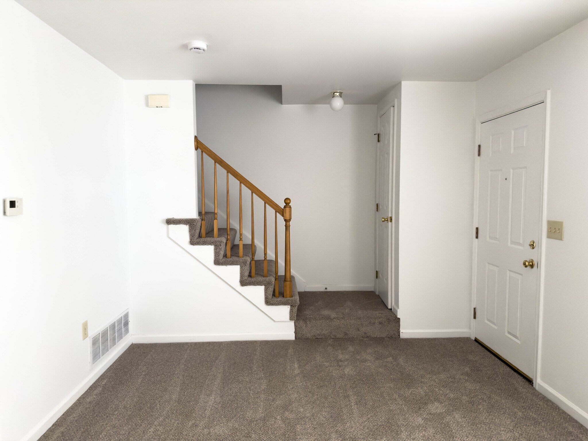 Building Photo - 80 Diller Ave